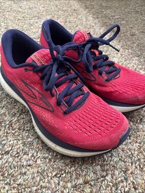 Women’s Brooks Glycerin 19 size 9 pink and blue